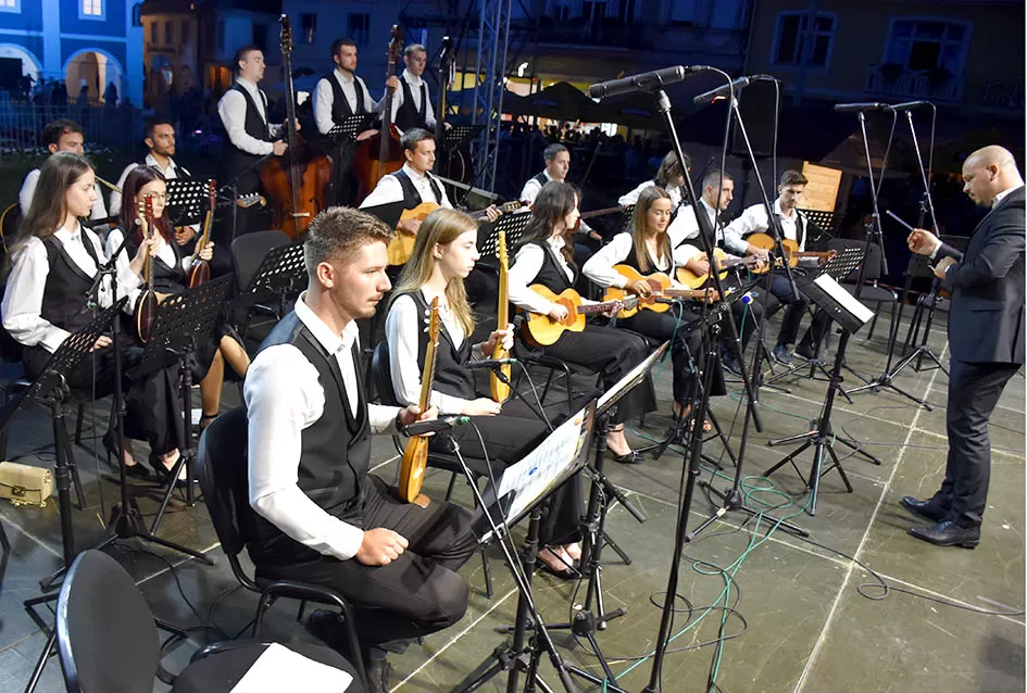 (VELIKA FOTOGALERIJA) Zlatne žice  Slavonije iznjedrile nove tamburaške hitove