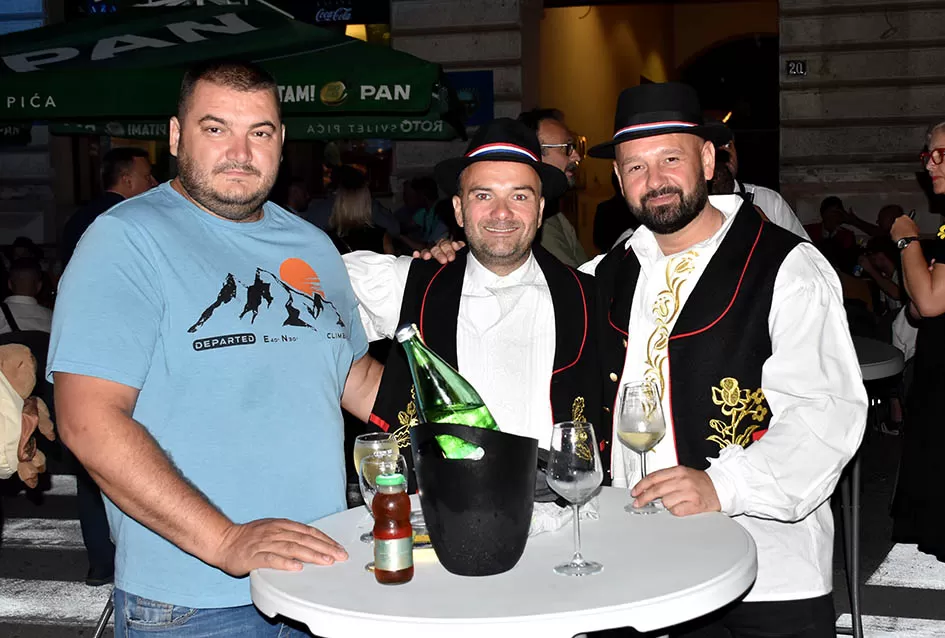 (VELIKA FOTOGALERIJA) Zlatne žice  Slavonije iznjedrile nove tamburaške hitove