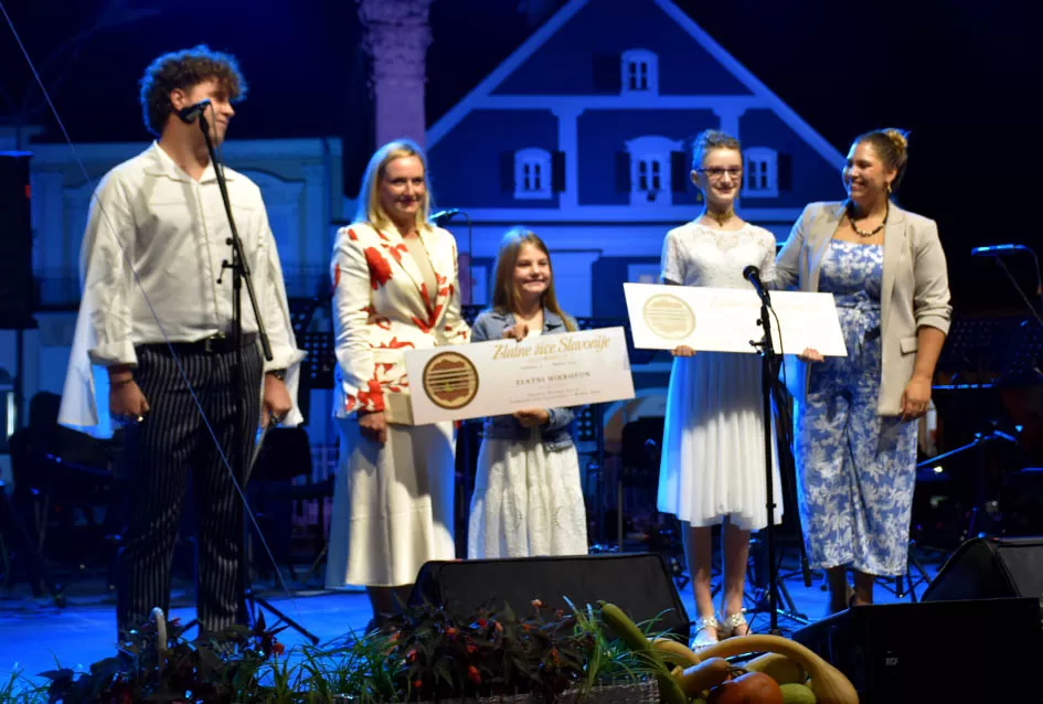 (VELIKA FOTOGALERIJA) Zlatne žice  Slavonije iznjedrile nove tamburaške hitove