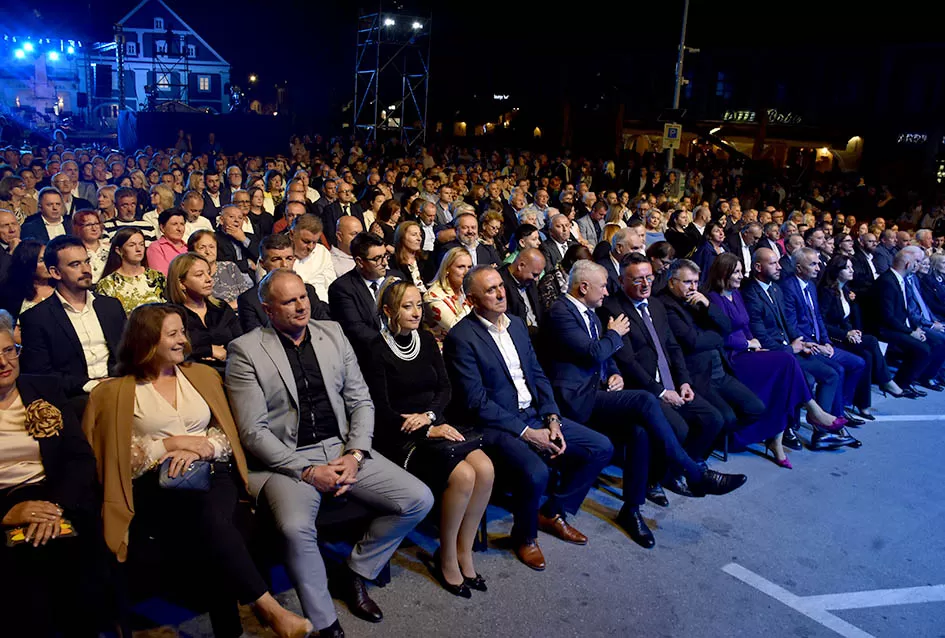 (VELIKA FOTOGALERIJA) Zlatne žice  Slavonije iznjedrile nove tamburaške hitove
