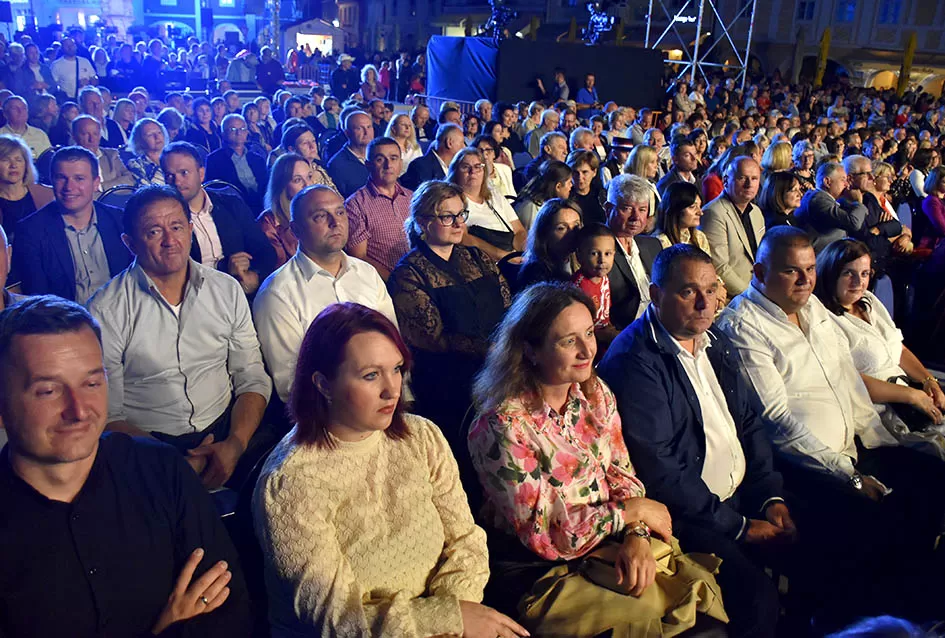 (VELIKA FOTOGALERIJA) Zlatne žice  Slavonije iznjedrile nove tamburaške hitove