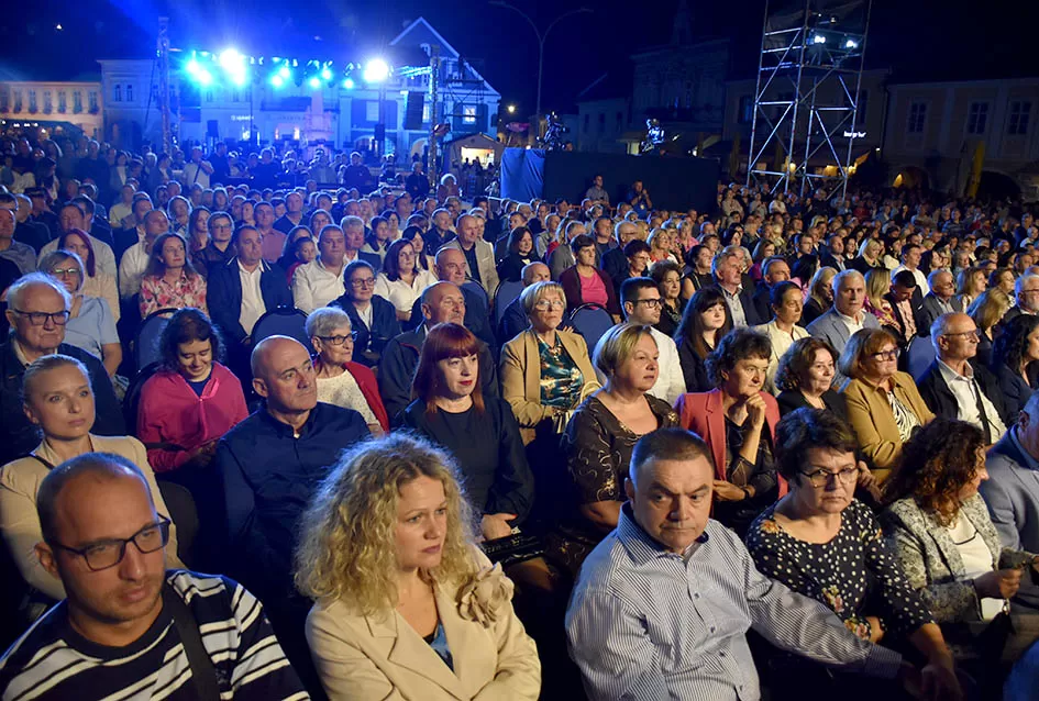 (VELIKA FOTOGALERIJA) Zlatne žice  Slavonije iznjedrile nove tamburaške hitove