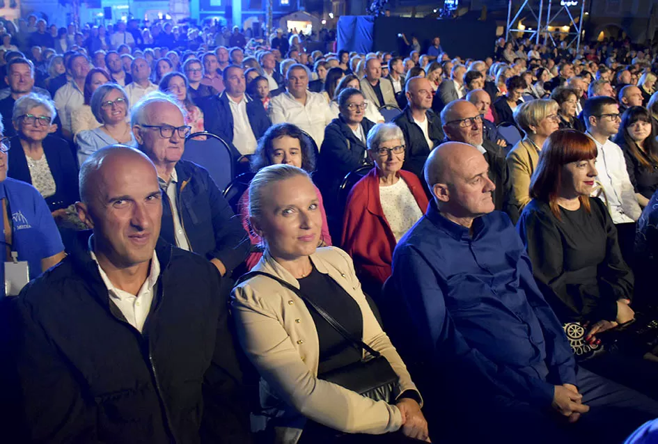 (VELIKA FOTOGALERIJA) Zlatne žice  Slavonije iznjedrile nove tamburaške hitove