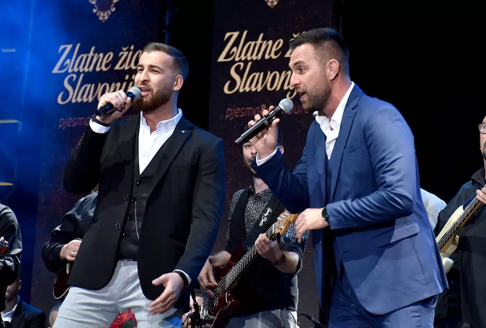 (VELIKA FOTOGALERIJA) Zlatne žice  Slavonije iznjedrile nove tamburaške hitove