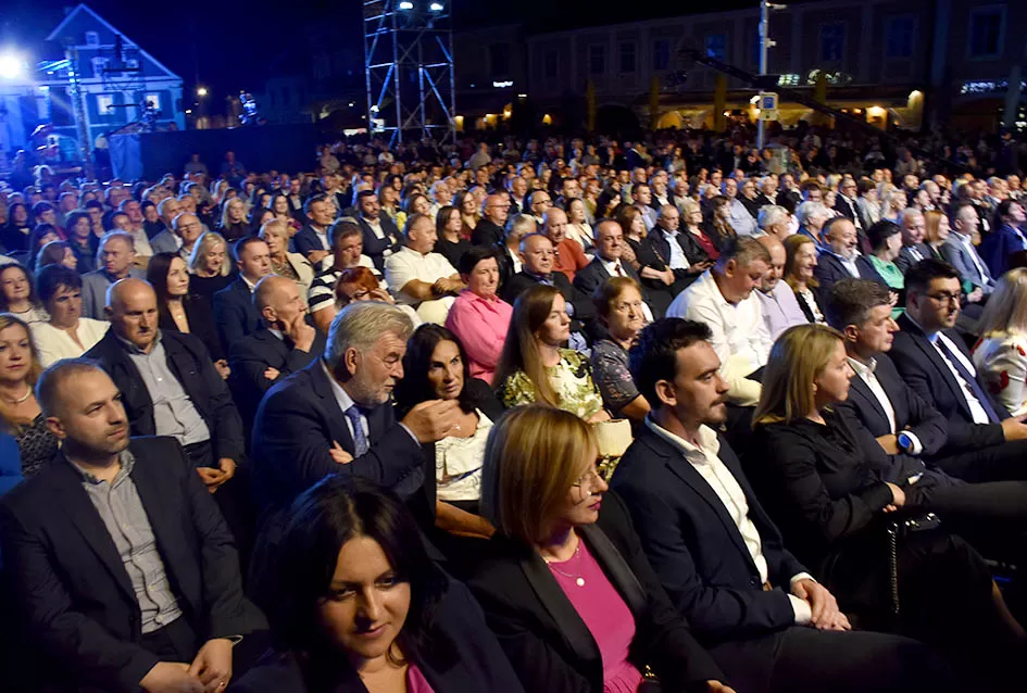 (VELIKA FOTOGALERIJA) Zlatne žice  Slavonije iznjedrile nove tamburaške hitove