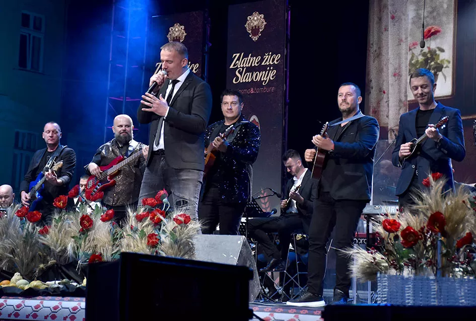 (VELIKA FOTOGALERIJA) Zlatne žice  Slavonije iznjedrile nove tamburaške hitove