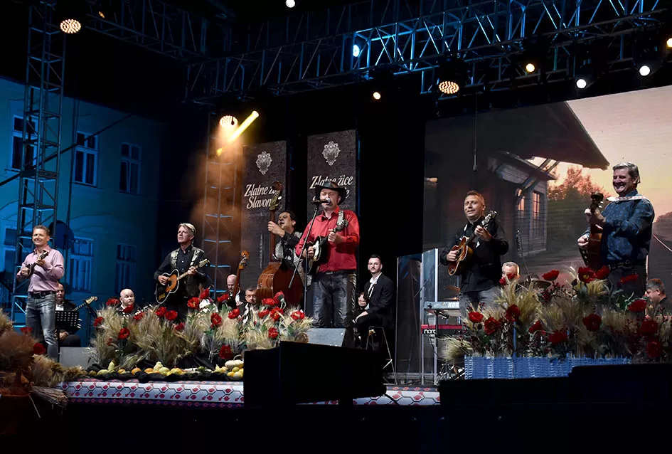 (VELIKA FOTOGALERIJA) Zlatne žice  Slavonije iznjedrile nove tamburaške hitove
