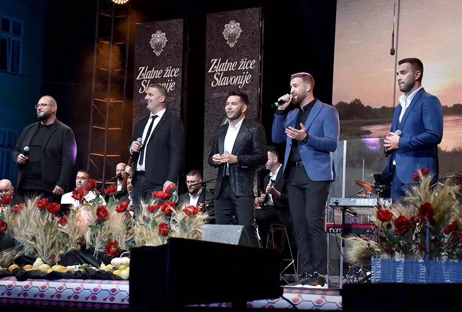(VELIKA FOTOGALERIJA) Zlatne žice  Slavonije iznjedrile nove tamburaške hitove
