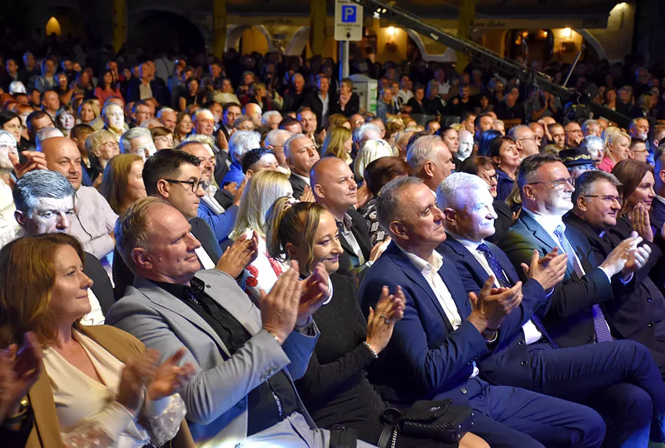 (VELIKA FOTOGALERIJA) Zlatne žice  Slavonije iznjedrile nove tamburaške hitove