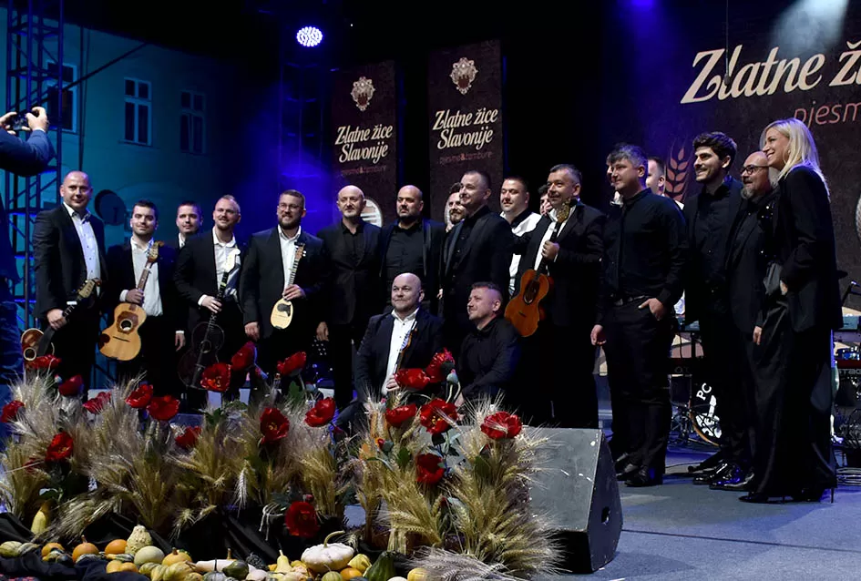 (VELIKA FOTOGALERIJA) Zlatne žice  Slavonije iznjedrile nove tamburaške hitove