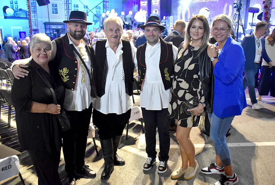 (VELIKA FOTOGALERIJA) Zlatne žice  Slavonije iznjedrile nove tamburaške hitove