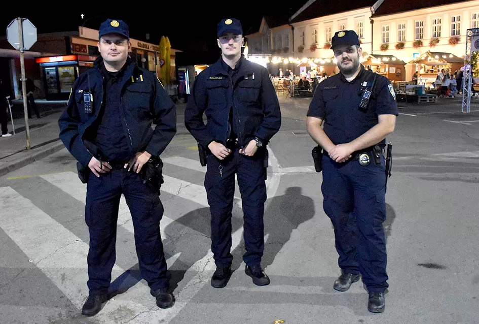(VELIKA FOTOGALERIJA) Zlatne žice  Slavonije iznjedrile nove tamburaške hitove