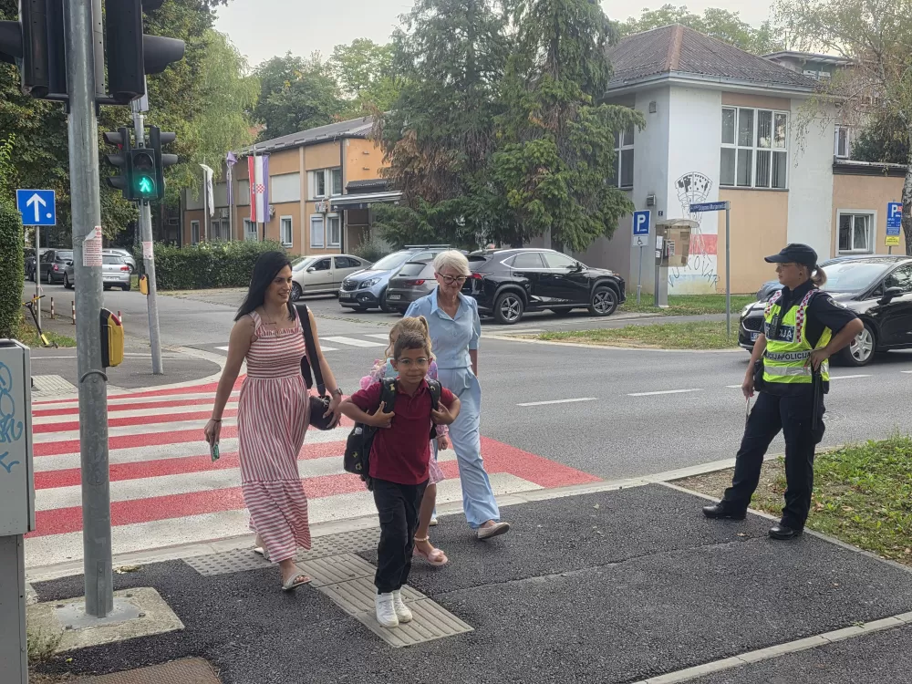 Sigurno do škole: Svakog rujna policijska službenica Sandra savjetuje prvašiće kako se ponašati u prometu