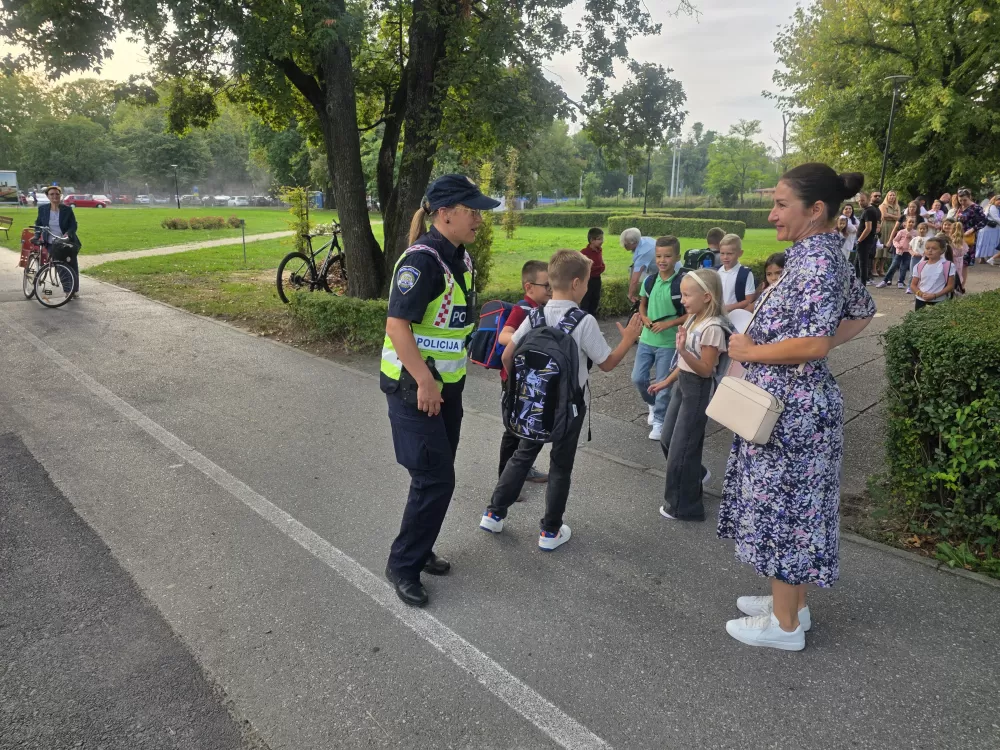 Sigurno do škole: Svakog rujna policijska službenica Sandra savjetuje prvašiće kako se ponašati u prometu