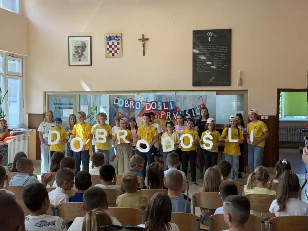 SB Online | [FOTOGALERIJA] Svečanim priredbama obilježen prvi dan škole u Slavonskom Brodu