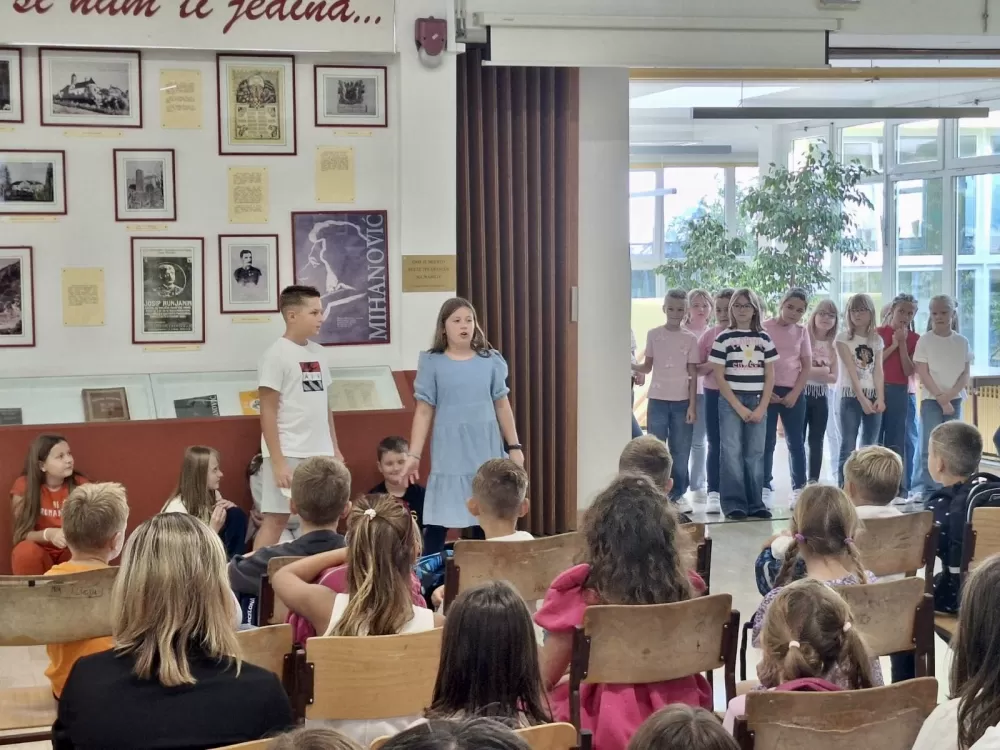 [FOTOGALERIJA] Svečanim priredbama obilježen prvi dan škole u Slavonskom Brodu
