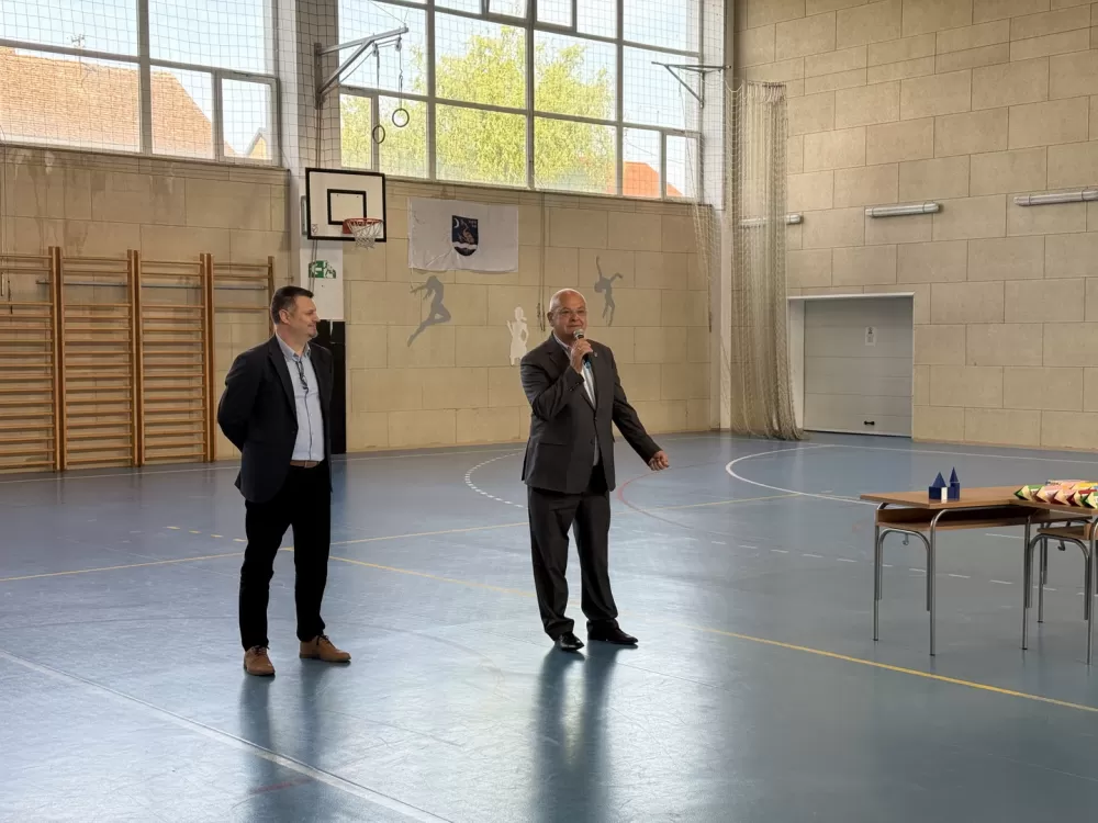 [FOTOGALERIJA] Svečanim priredbama obilježen prvi dan škole u Slavonskom Brodu