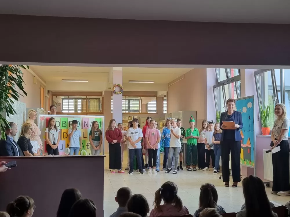 [FOTOGALERIJA] Svečanim priredbama obilježen prvi dan škole u Slavonskom Brodu