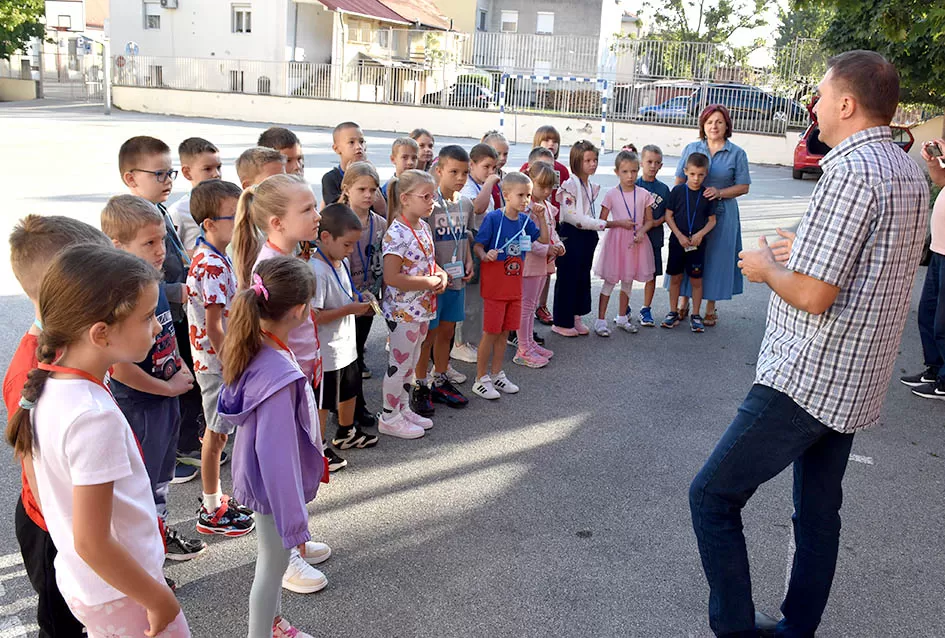 AKCIJA HAK-a: Zaštitimo prvašiće koji se prvi puta pojavljuju samostaln u prometu