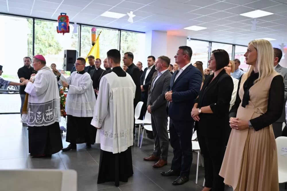 Svečano otvorena Katolička osnovna škola Andrije Živkovića u Slavonskom Brodu