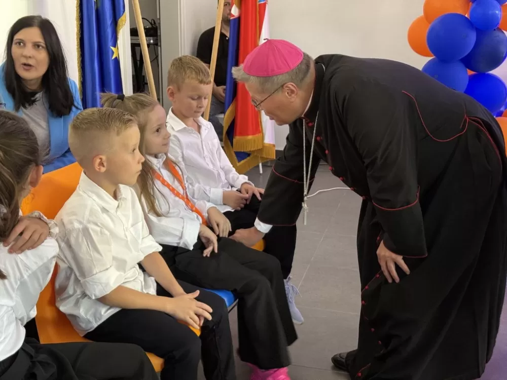 Svečano otvorena Katolička osnovna škola Andrije Živkovića u Slavonskom Brodu
