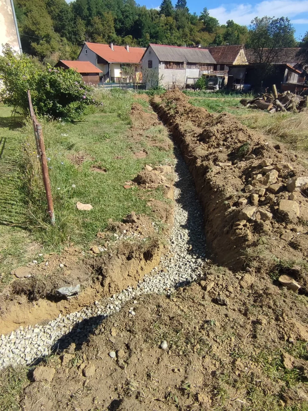 Uređeno dvorište u Područnoj školi Ravan