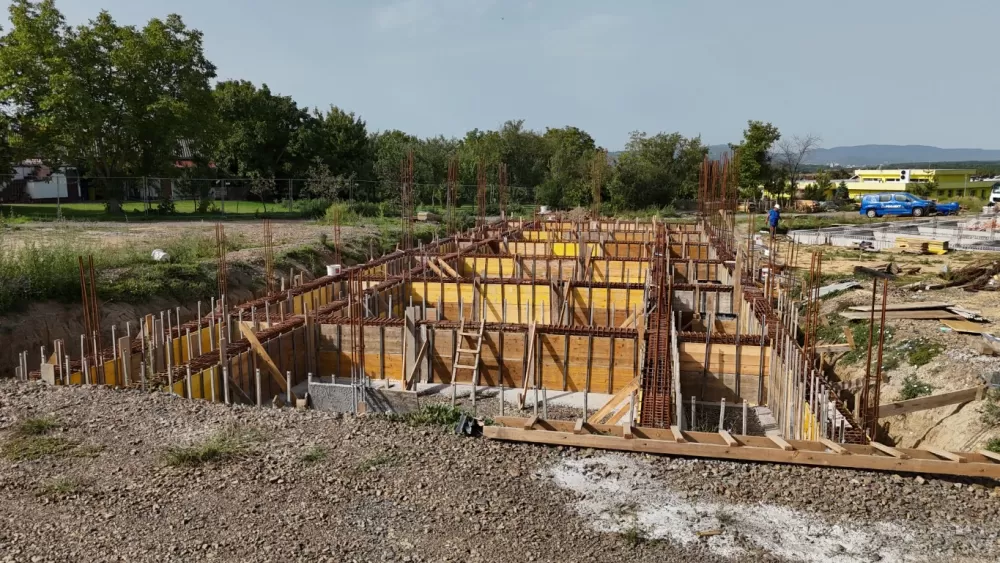 (FOTO) Prema planiranoj dinamici izvode se radovi na izgradnji Centra za starije osobe u Jakšiću 