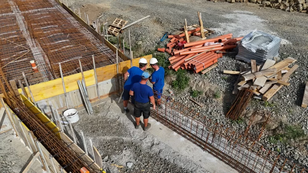 (FOTO) Prema planiranoj dinamici izvode se radovi na izgradnji Centra za starije osobe u Jakšiću 
