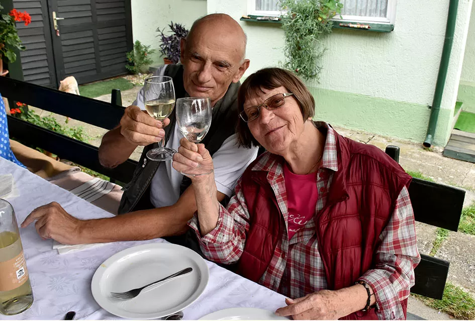 Prijatelji Veličanke Danice Mandić uz tortu proslavili 546 godina života