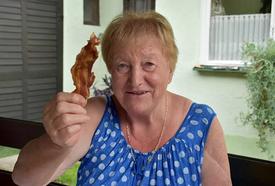 Prijatelji Veličanke Danice Mandić uz tortu proslavili 546 godina života