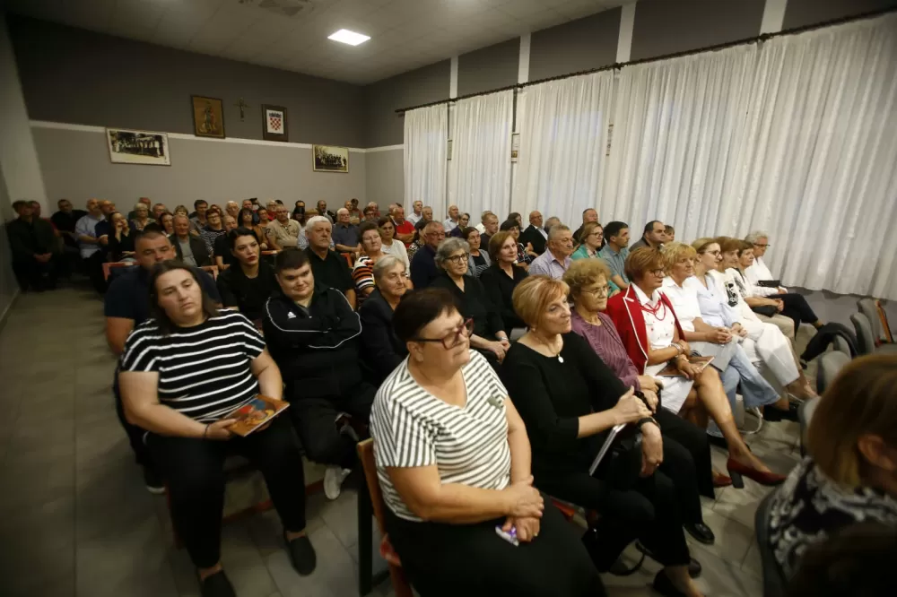 Predstavljena foto monografija Ivice Ciganovića “Tebi Gospo draga”