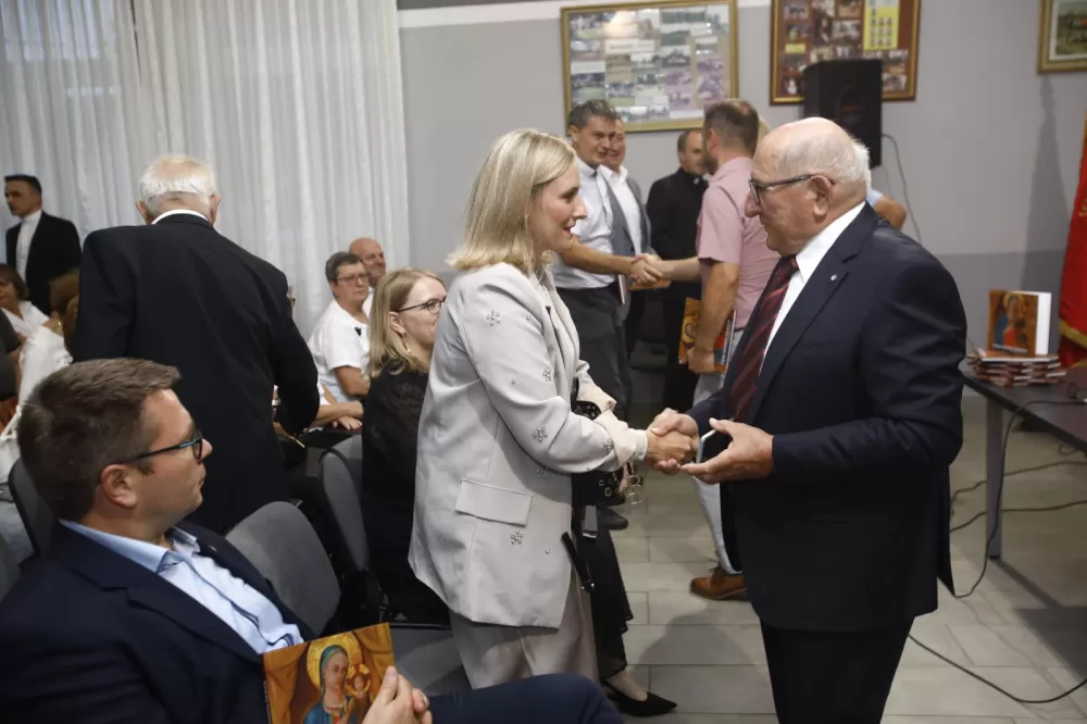 Predstavljena foto monografija Ivice Ciganovića “Tebi Gospo draga”