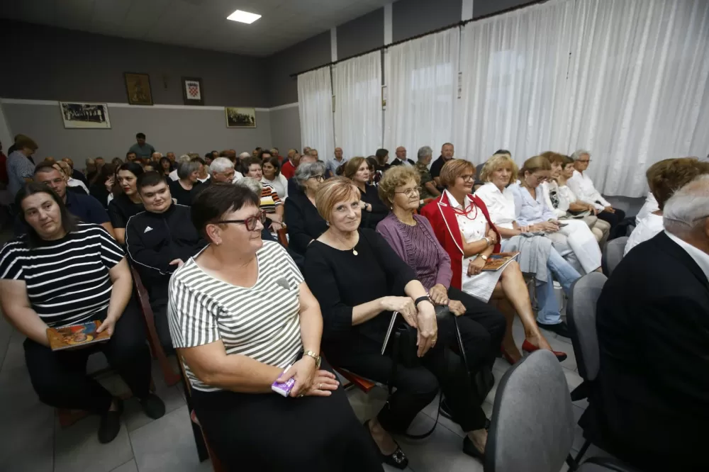 Predstavljena foto monografija Ivice Ciganovića “Tebi Gospo draga”
