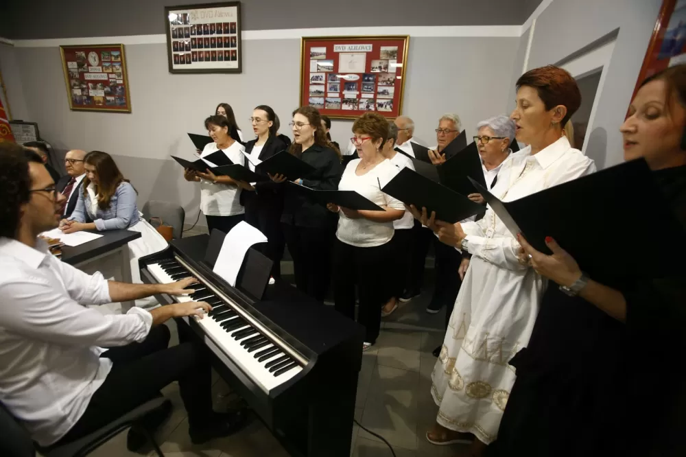 Predstavljena foto monografija Ivice Ciganovića “Tebi Gospo draga”