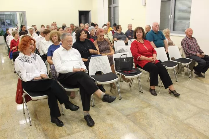 POETSKA VEČER: Predstavljena prva zbirka pjesama Kate Tutić „Divlja rijeka života“