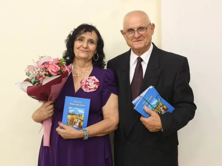 POETSKA VEČER: Predstavljena prva zbirka pjesama Kate Tutić „Divlja rijeka života“