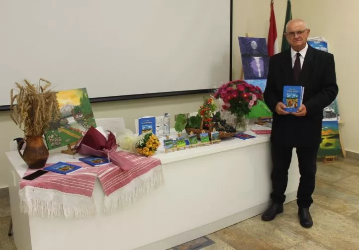 POETSKA VEČER: Predstavljena prva zbirka pjesama Kate Tutić „Divlja rijeka života“