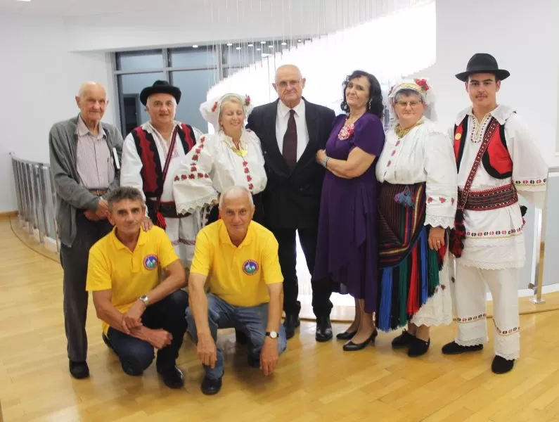 POETSKA VEČER: Predstavljena prva zbirka pjesama Kate Tutić „Divlja rijeka života“