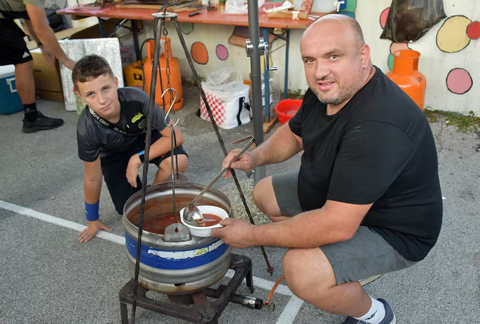 Požežanin Branko Radovanović skuhao najbolji fiš u Jakšiću