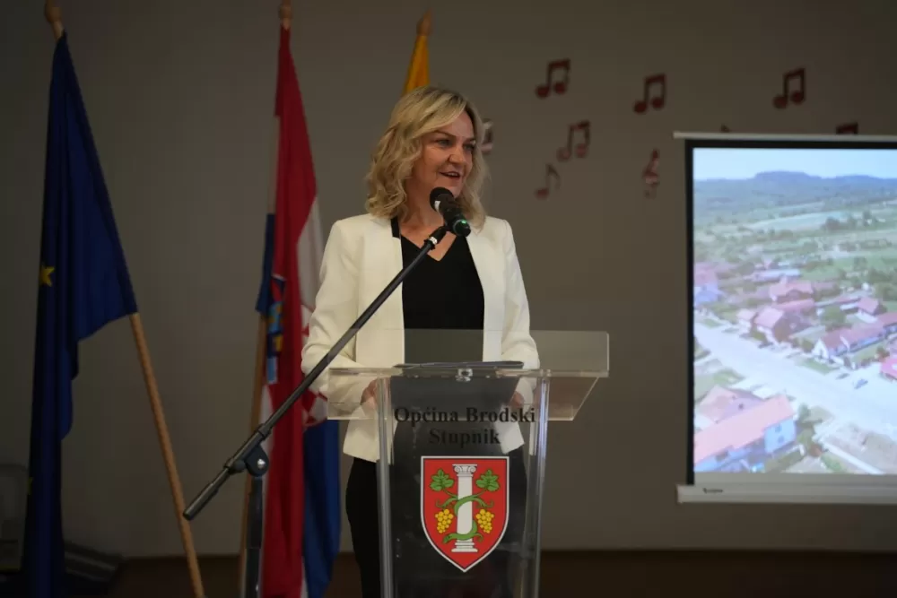 (FOTOGALERIJA) Proslavljen Dan općine Brodski Stupnik uz euharistijsko slavlje, polaganje vijenaca u čast poginulih branitelja i Svečanu sjednicu Općinskog vijeća 