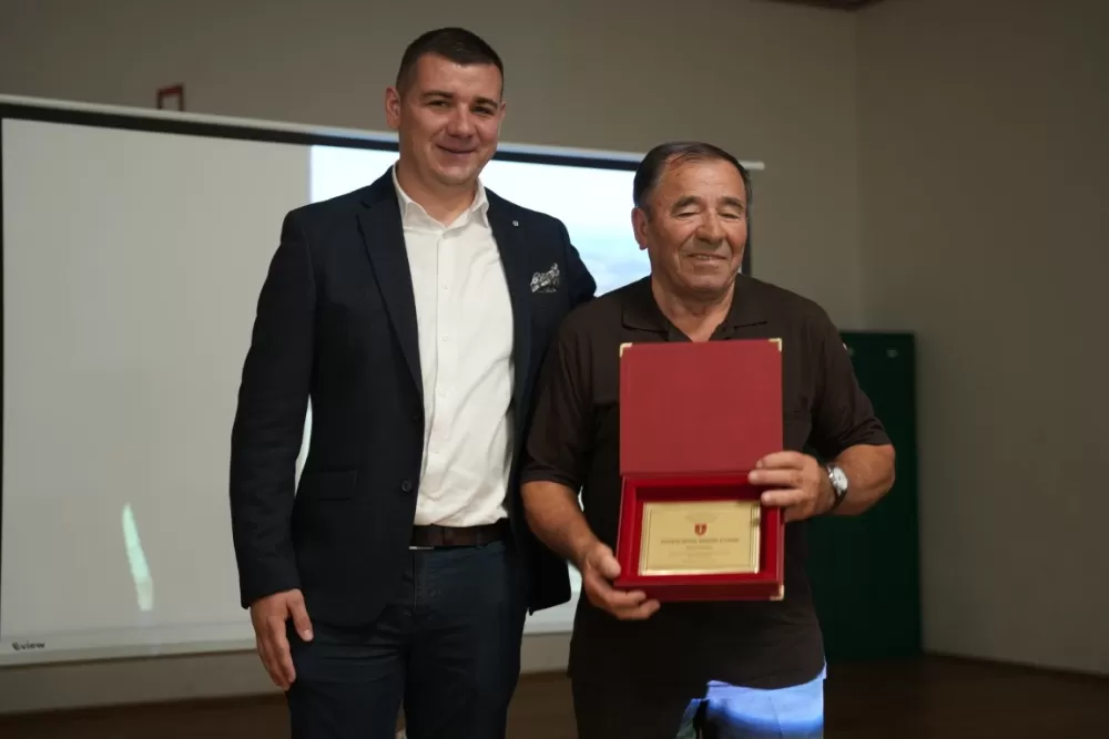 (FOTOGALERIJA) Proslavljen Dan općine Brodski Stupnik uz euharistijsko slavlje, polaganje vijenaca u čast poginulih branitelja i Svečanu sjednicu Općinskog vijeća 