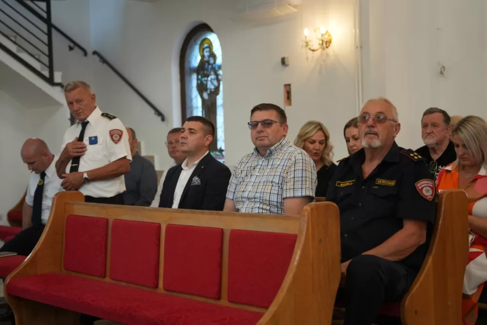 (FOTOGALERIJA) Proslavljen Dan općine Brodski Stupnik uz euharistijsko slavlje, polaganje vijenaca u čast poginulih branitelja i Svečanu sjednicu Općinskog vijeća 