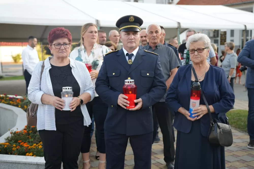 (FOTOGALERIJA) Proslavljen Dan općine Brodski Stupnik uz euharistijsko slavlje, polaganje vijenaca u čast poginulih branitelja i Svečanu sjednicu Općinskog vijeća 