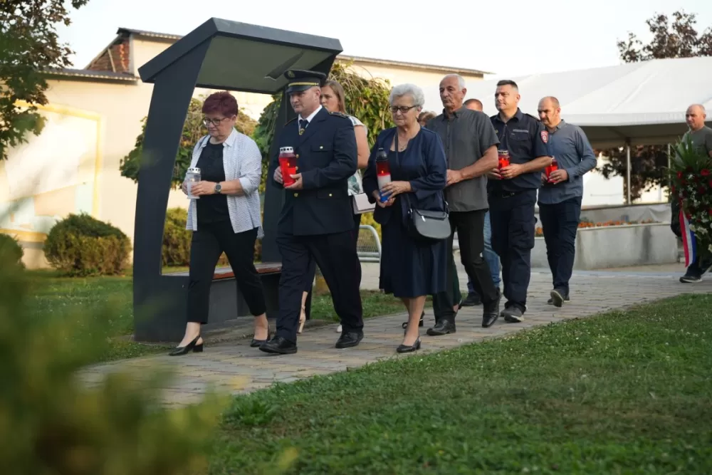 (FOTOGALERIJA) Proslavljen Dan općine Brodski Stupnik uz euharistijsko slavlje, polaganje vijenaca u čast poginulih branitelja i Svečanu sjednicu Općinskog vijeća 