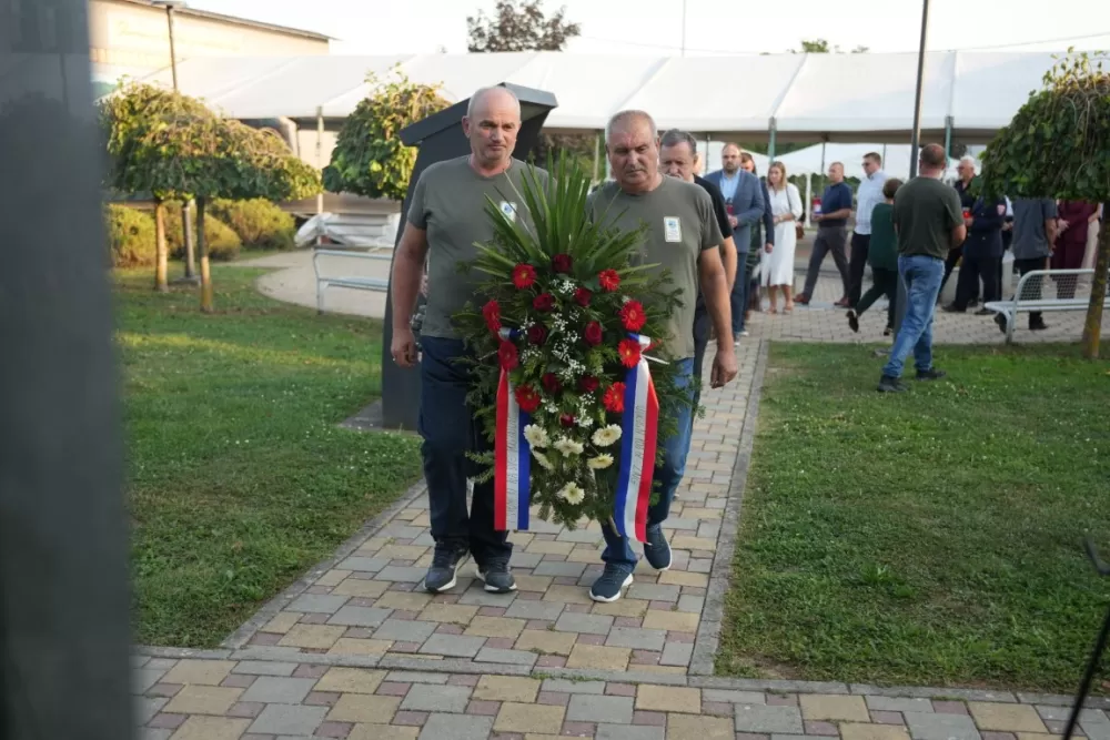 (FOTOGALERIJA) Proslavljen Dan općine Brodski Stupnik uz euharistijsko slavlje, polaganje vijenaca u čast poginulih branitelja i Svečanu sjednicu Općinskog vijeća 