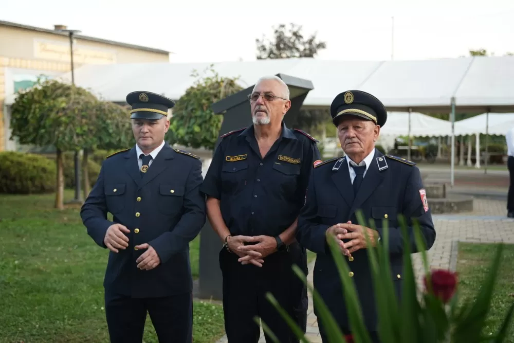 (FOTOGALERIJA) Proslavljen Dan općine Brodski Stupnik uz euharistijsko slavlje, polaganje vijenaca u čast poginulih branitelja i Svečanu sjednicu Općinskog vijeća 