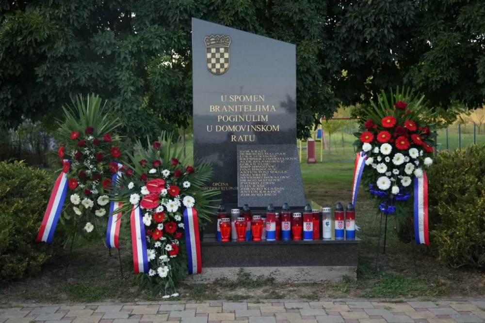 (FOTOGALERIJA) Proslavljen Dan općine Brodski Stupnik uz euharistijsko slavlje, polaganje vijenaca u čast poginulih branitelja i Svečanu sjednicu Općinskog vijeća 