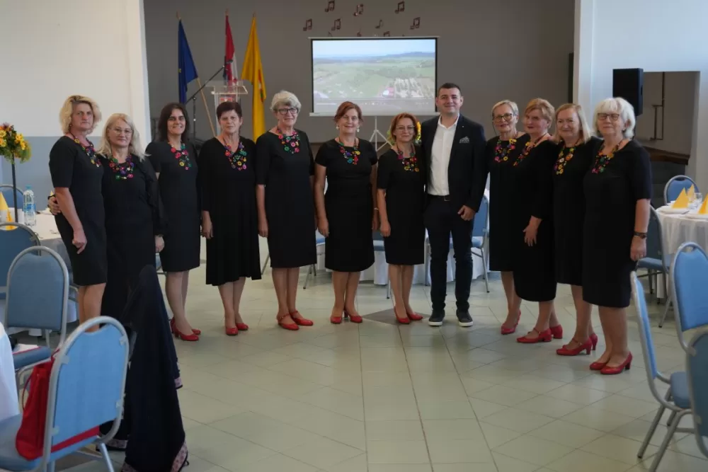 (FOTOGALERIJA) Proslavljen Dan općine Brodski Stupnik uz euharistijsko slavlje, polaganje vijenaca u čast poginulih branitelja i Svečanu sjednicu Općinskog vijeća 