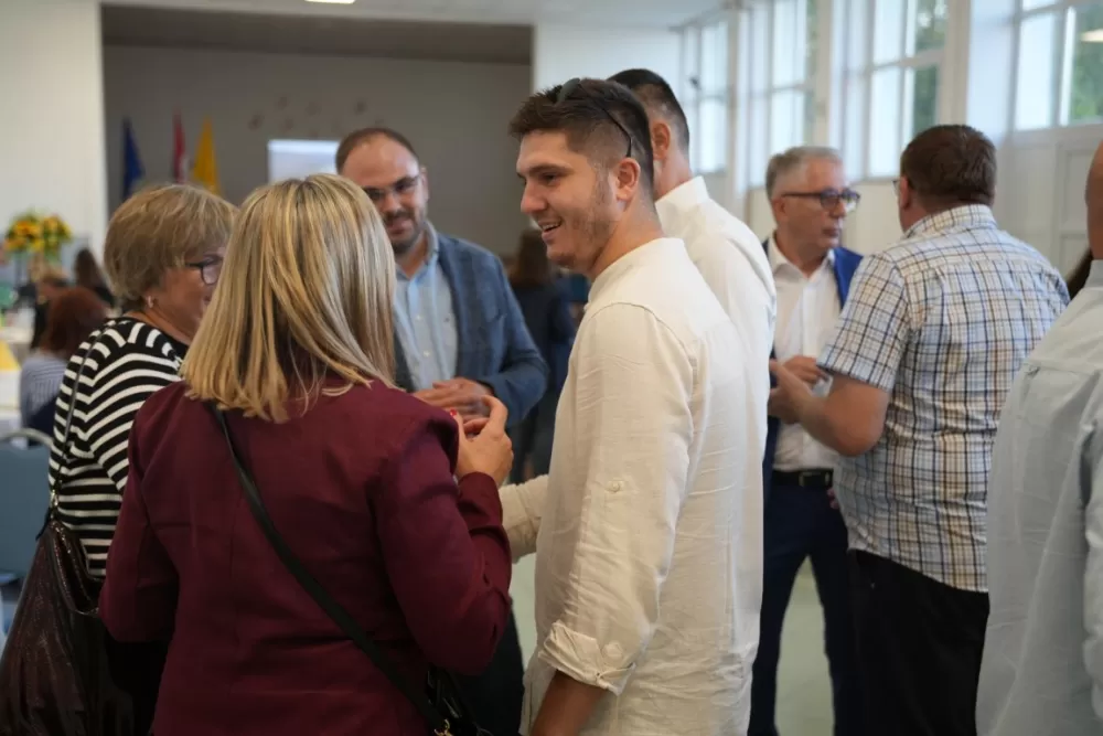 (FOTOGALERIJA) Proslavljen Dan općine Brodski Stupnik uz euharistijsko slavlje, polaganje vijenaca u čast poginulih branitelja i Svečanu sjednicu Općinskog vijeća 