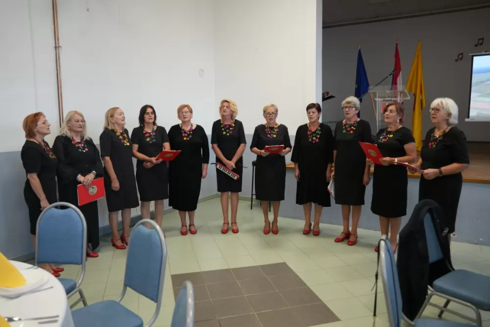 (FOTOGALERIJA) Proslavljen Dan općine Brodski Stupnik uz euharistijsko slavlje, polaganje vijenaca u čast poginulih branitelja i Svečanu sjednicu Općinskog vijeća 